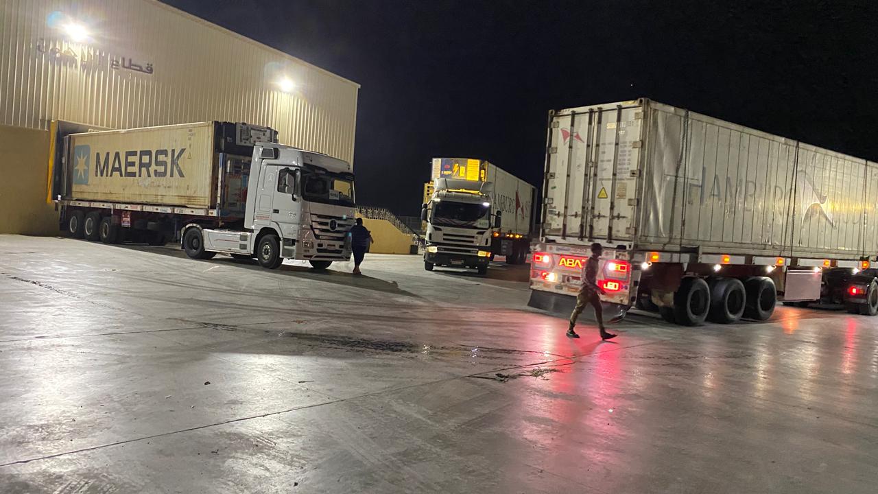 Refrigerated containers loading (Maersk & Hamburg Süd)